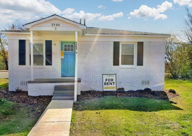 Apartments Near Come tour this newly remodeled 2-bedroom, 1-bathroom home located in the Charlotte neighborhood, surrounded by beautiful greenery with nearby parks!Call 704.710.6273 Hablamos Español