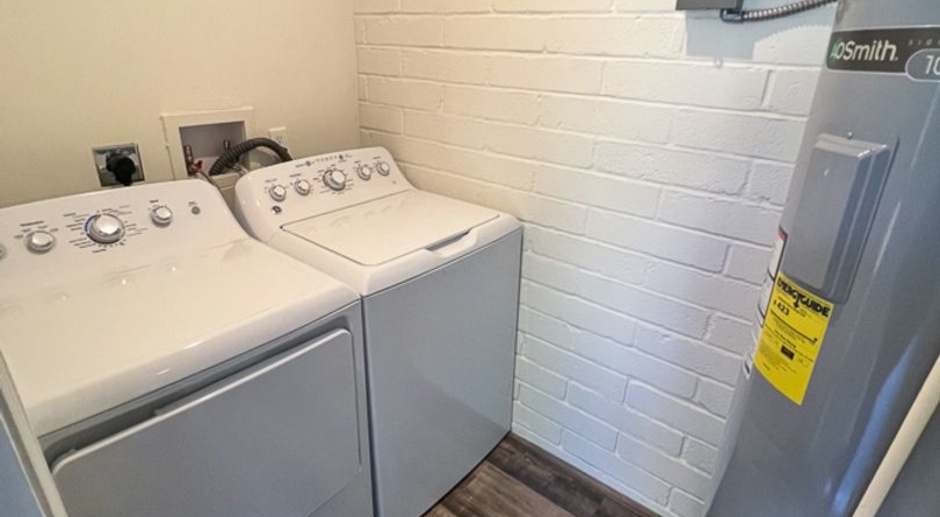 2BR/1BA Renovated Cottage Within Minutes of Campus & Midtown!