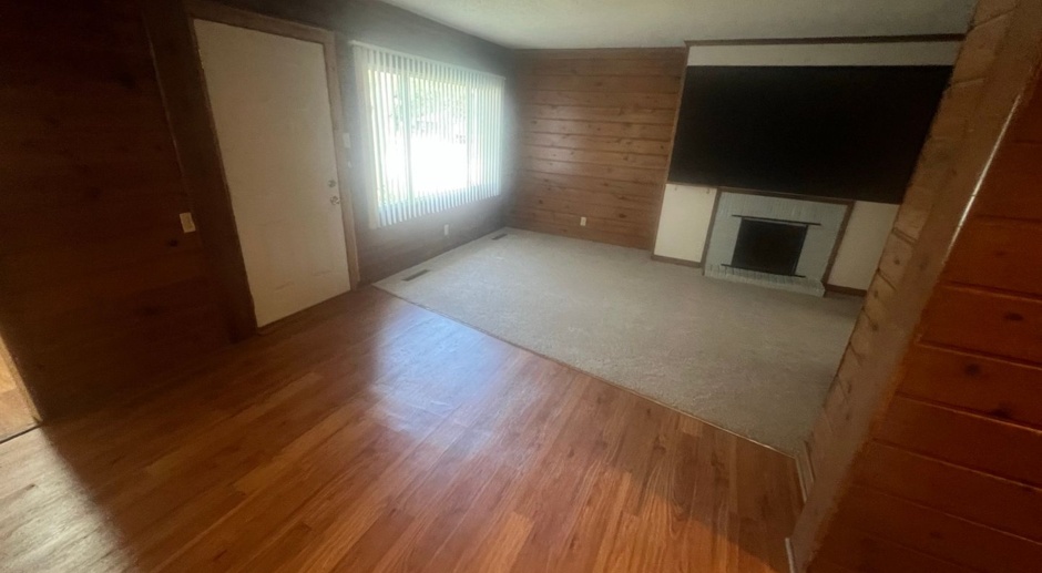 4 bedroom house close to campus/large yard