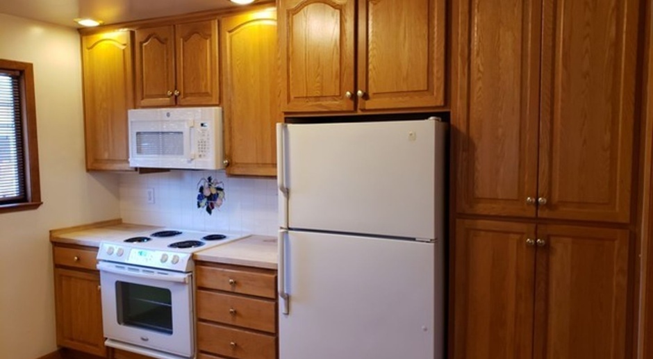 <b>Northwest Reno Three Bedroom Home with Washer/Dryer.<br><br>