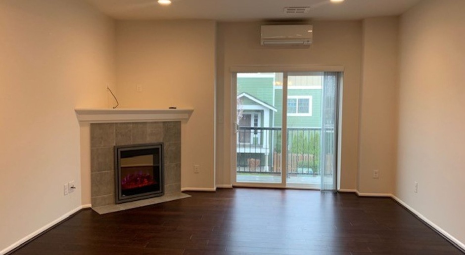 2 Weeks Free! Charming 2 Bedroom Townhome W/AC! 