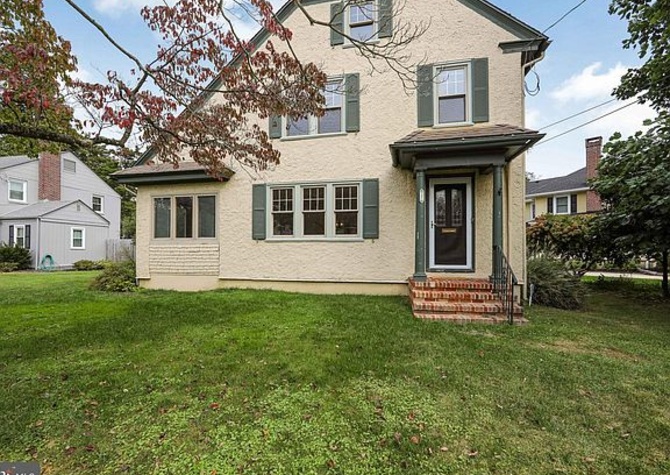 Houses Near What a perfect place to rent on a cul-de-sac in desirable Moorestown.