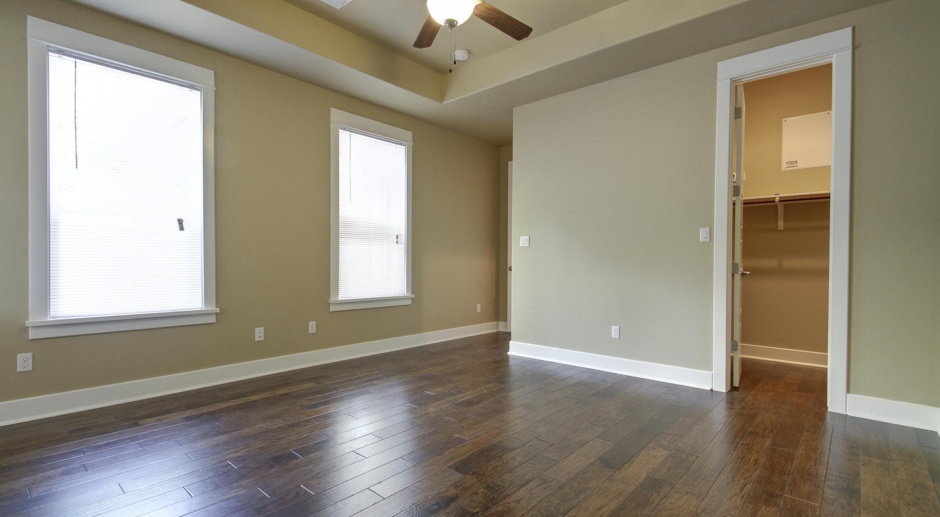 UT PRE-LEASE: Wood Floors, North Campus, Large Living Space, 2011 Construction, Custom High End Kitchen, Gorgeous Bathrooms