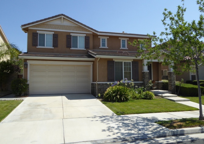Houses Near 4 Bedroom Home in the Canyon Gate Community in Newhall!