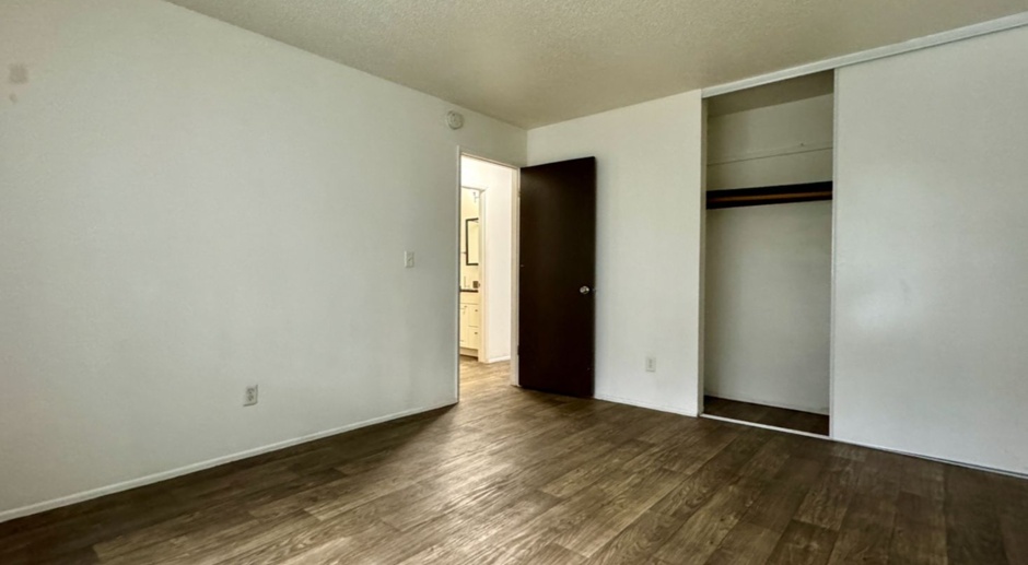 **$750 DEPOSIT / FREE FIRST MONTH RENT** Spacious Main Floor Unit~ Great Natural Light~ Updated Appliances~ Pets Welcome!  