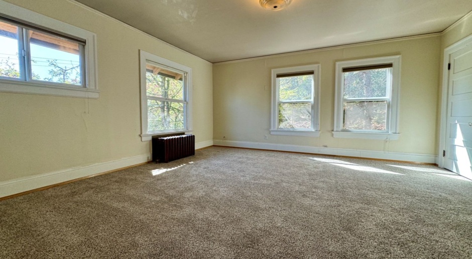 ** $1,000 OFF FIRST MONTH'S RENT** MUST SEE SW Portland Hideaway~ Tucked Away with City Feel~ W/D In Unit